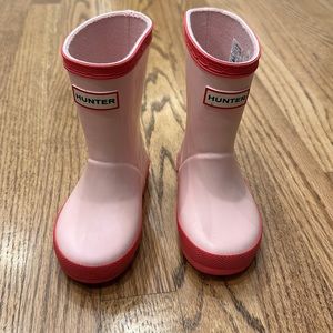 Cutest toddler rainboots 💕